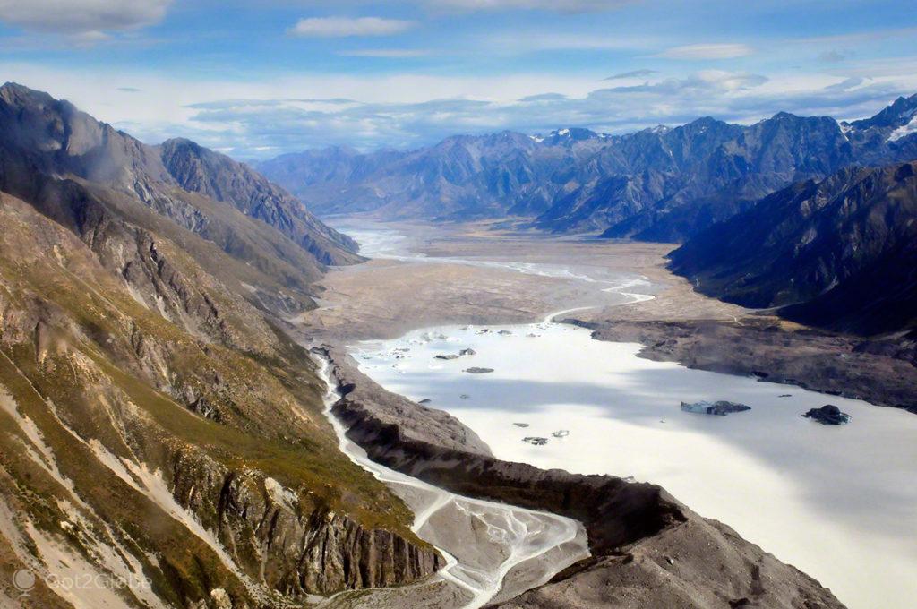 Lago formado pelo glaciar Tasman, Alpes do sul, Nova Zelândia