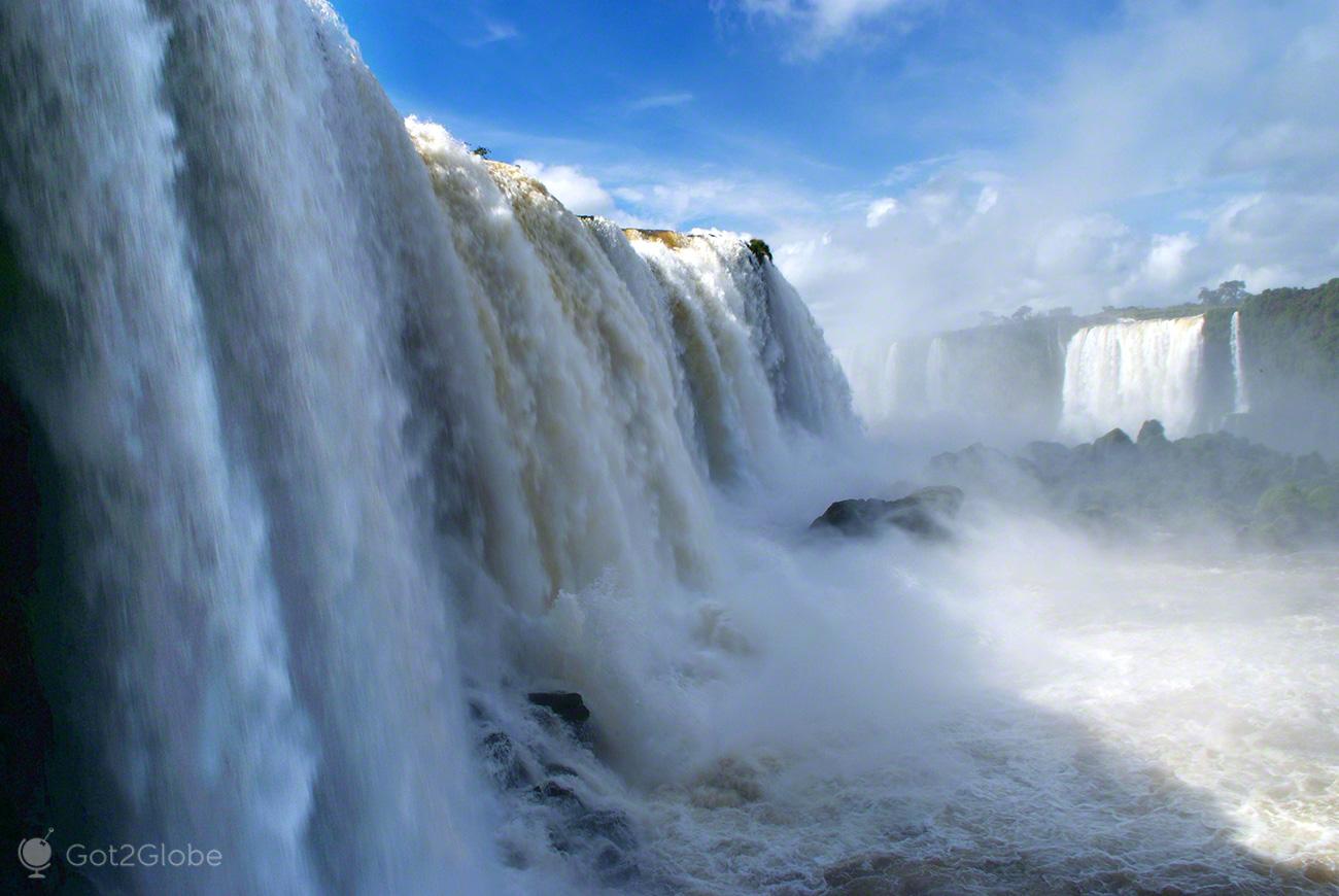 Chutes D'Iguazu, Brésil - Argentine : Le Tonnerre D'Agua Grande