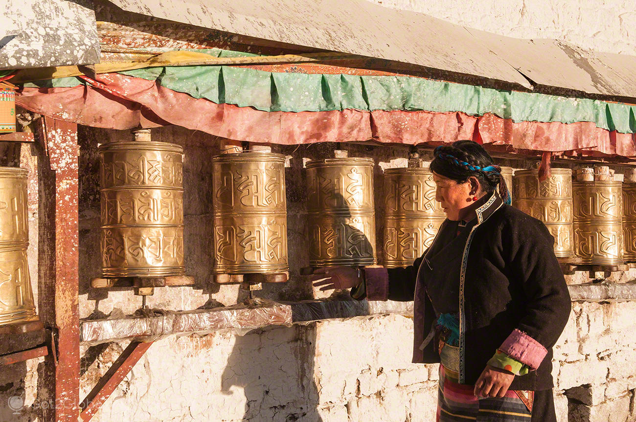 China's occupation of Tibet, Roof of the World, wheels of faith