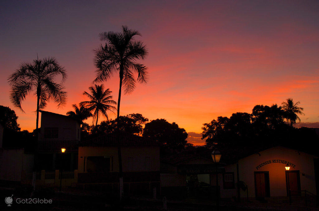 Puesta de sol sobre Pirenópolis, Goiás, Brasil