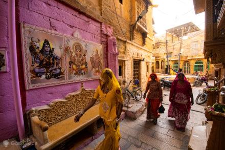 Mulheres no forte de Jaisalmer, Rajastão, India