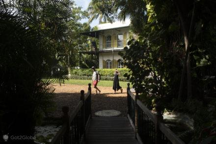 Visitantes da casa de Ernest Hemingway, Key West, Florida, Estados Unidos