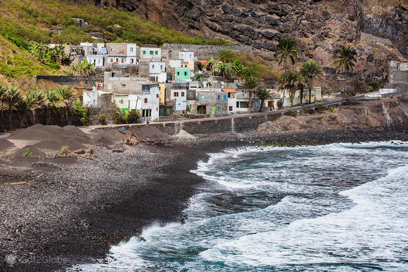 SANTO ANTÃO, Capo Verde da Porto Novo a Ribeira Grande in riva al mare