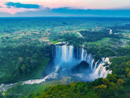 Cascades de Kalandula, Malange, Angola, Savane