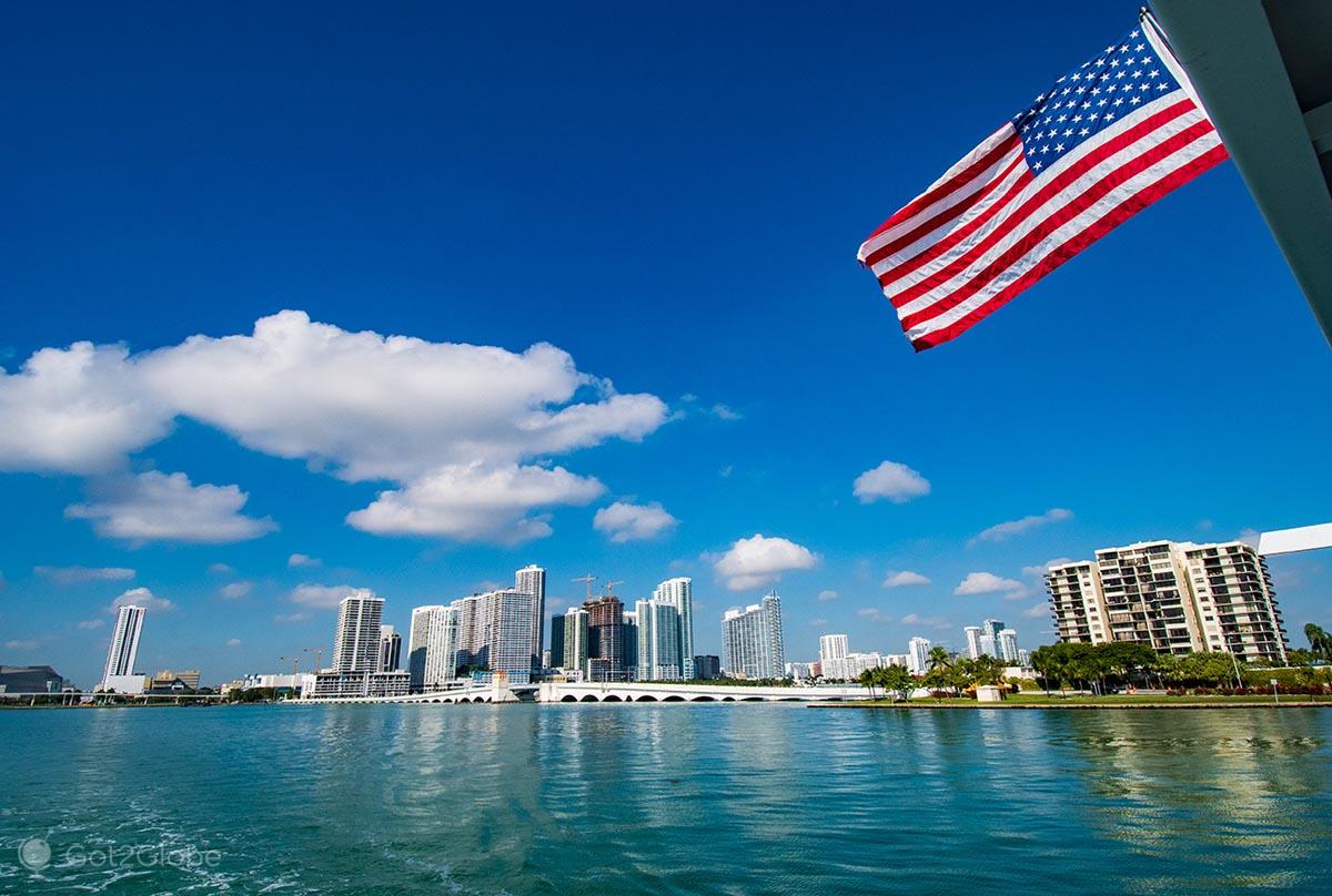 Big Tower - Instalação da bandeira do Brasil na maior torre da América  Latina. 