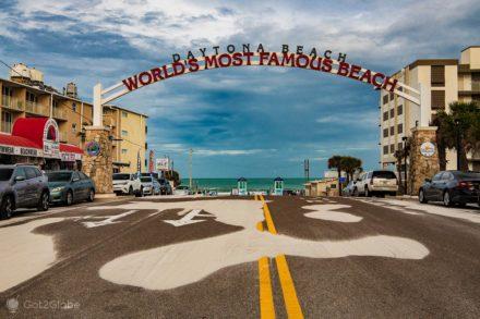 Pórtico de Daytona Beach, praia mais famosa do ano, Florida