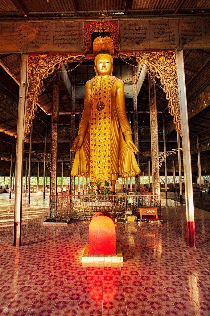 Buda noutra forma, no cimo da Mandalay Hill