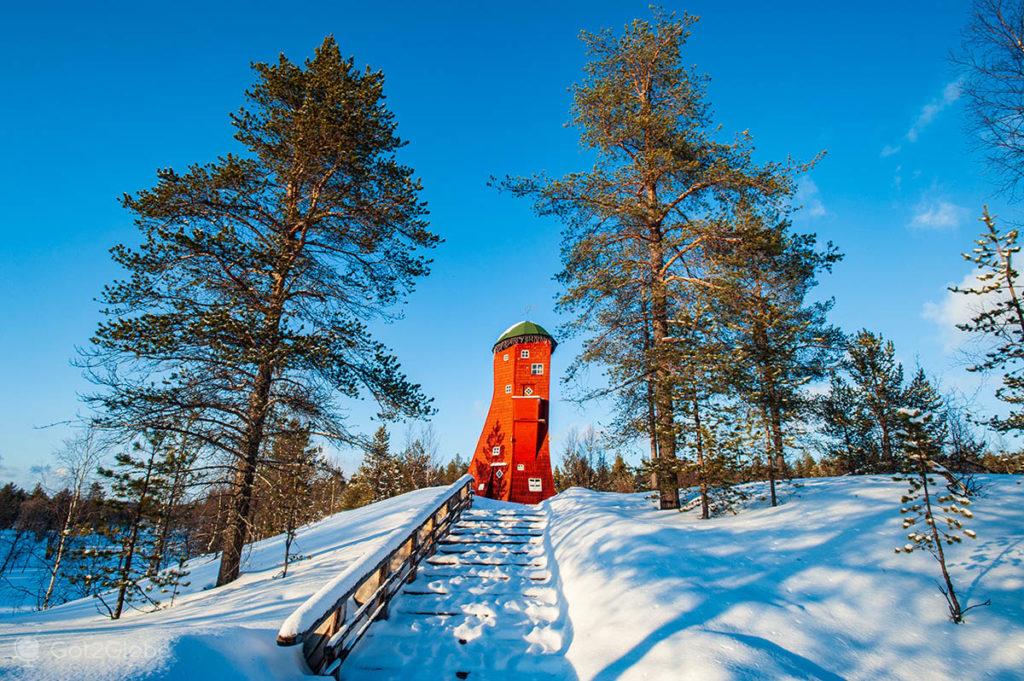 A torre dos Trols do Santa Park de Saariselka