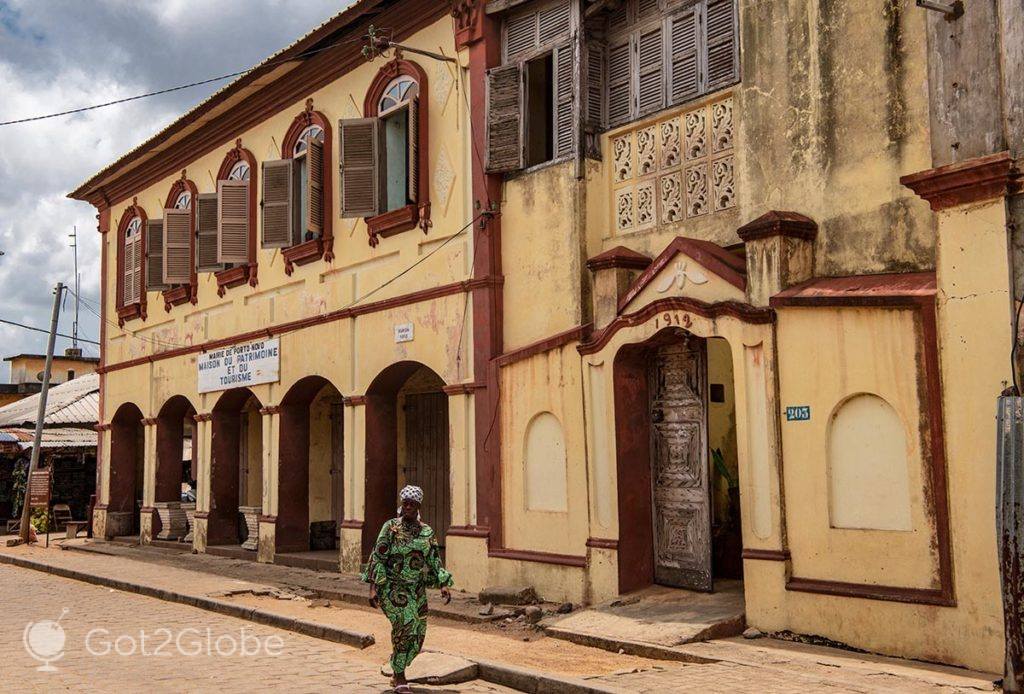 Edifício colonial francês e actual edilidade de Porto Novo