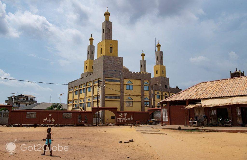 A mesquita moderna vizinha da Grande Mesquita