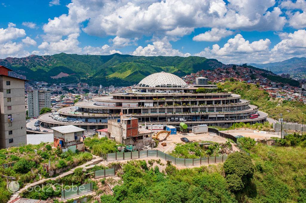 O edifício penitenciário "El Helicoide"