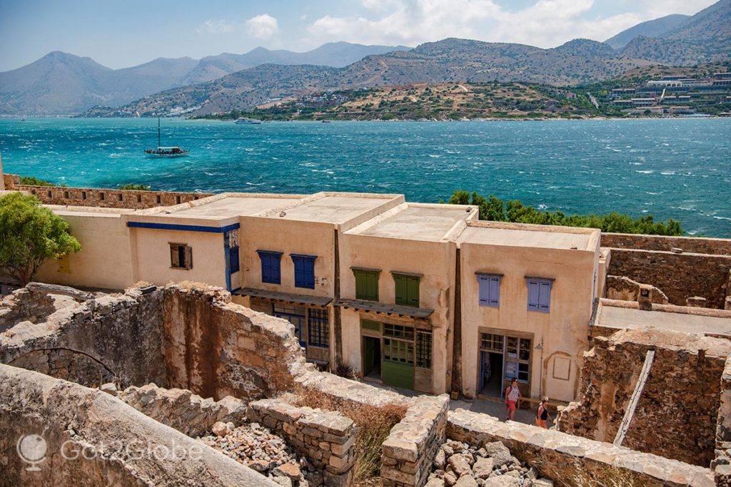 Edifícios otomanos na costa oeste da ilha