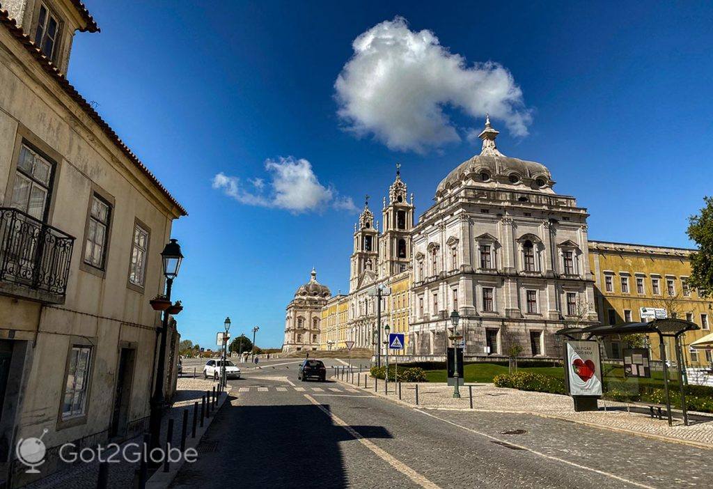 Vista lateral do Palácio de Mafra
